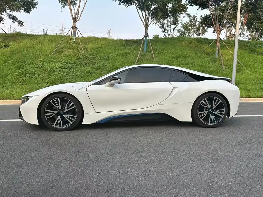 BMW i8 — миниатюра 6
