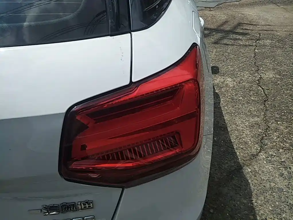 Audi Q2L e-tron — миниатюра 8