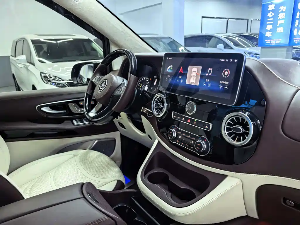 Mercedes-Benz Vito 2021 2.0T 7 мест