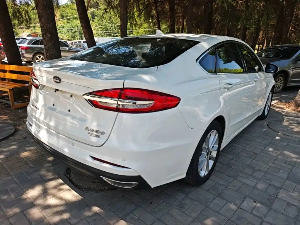 Ford Mondeo — миниатюра 7