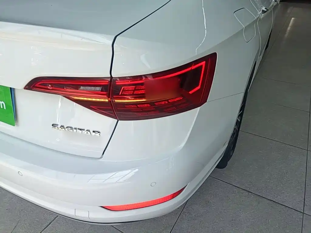 Volkswagen Sagitar — миниатюра 8