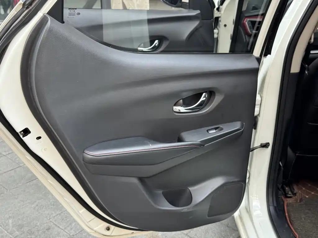 Nissan Bluebird — миниатюра 14