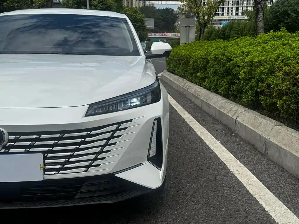 Changan Eado — миниатюра 3
