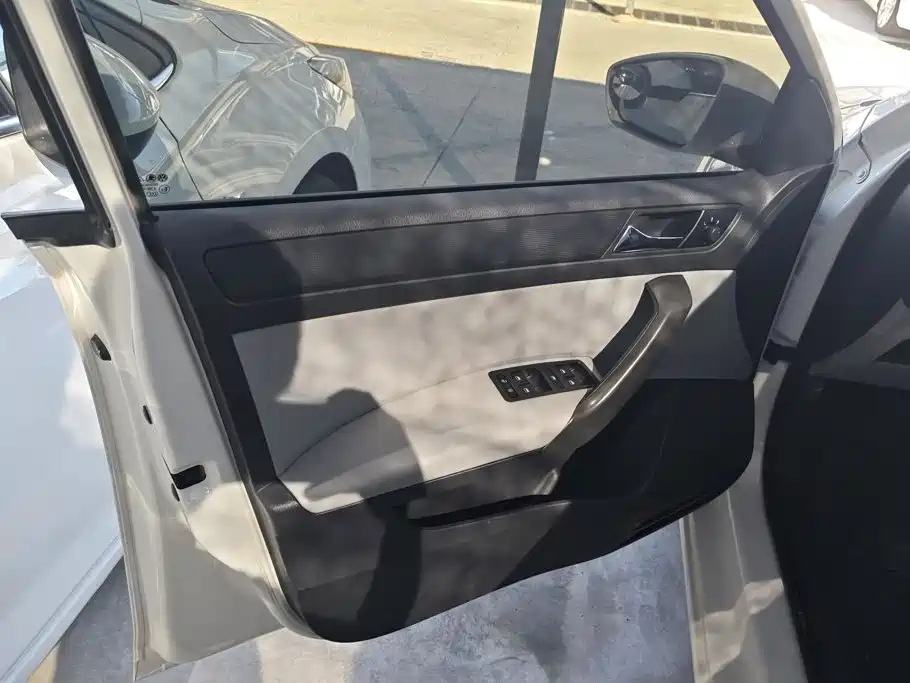 Skoda Rapid — миниатюра 7