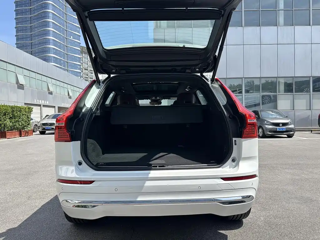 VOLVO XC60 PLUG IN HYBRID