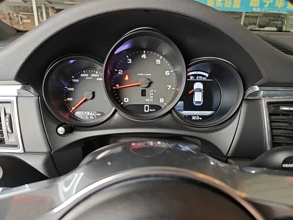 Porsche Macan — миниатюра 12