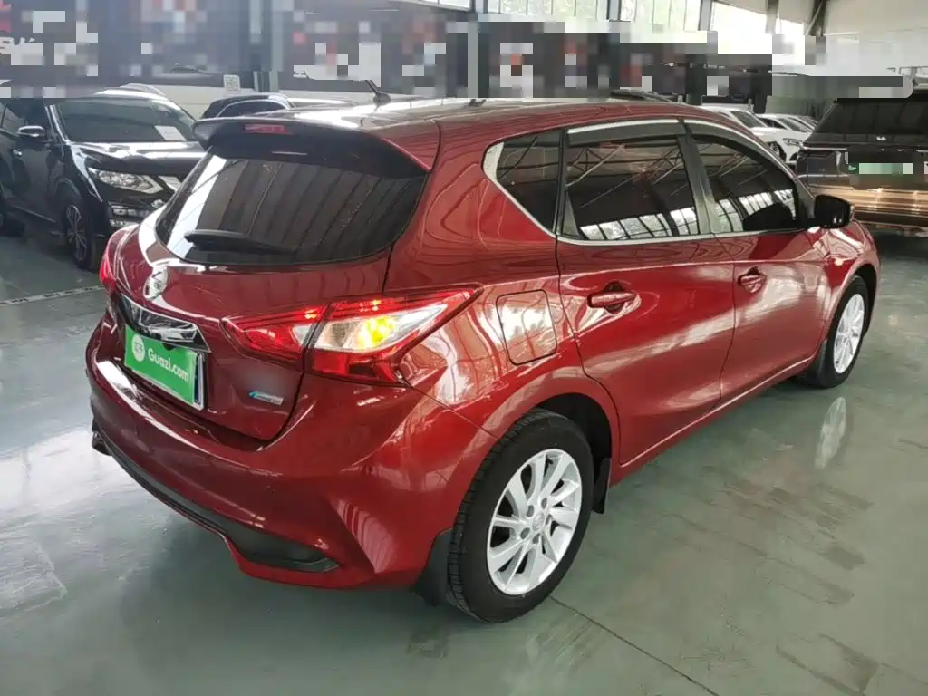 Nissan Tiida — миниатюра 7