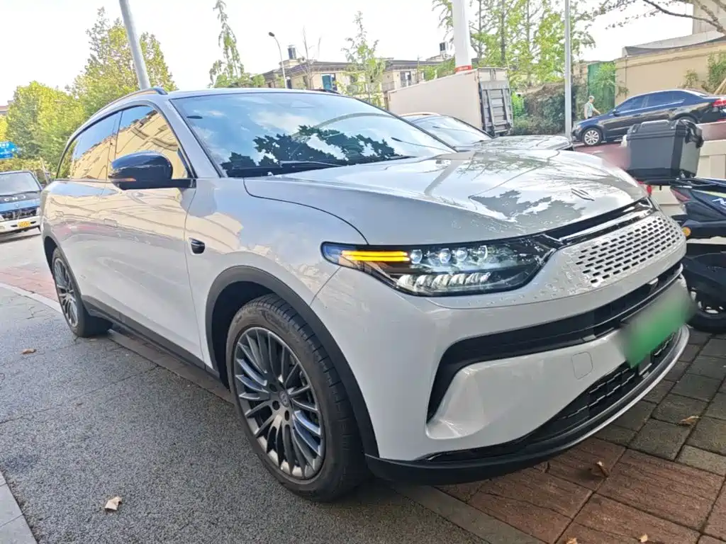 Leapmotor Leapmotor C11 — миниатюра 4