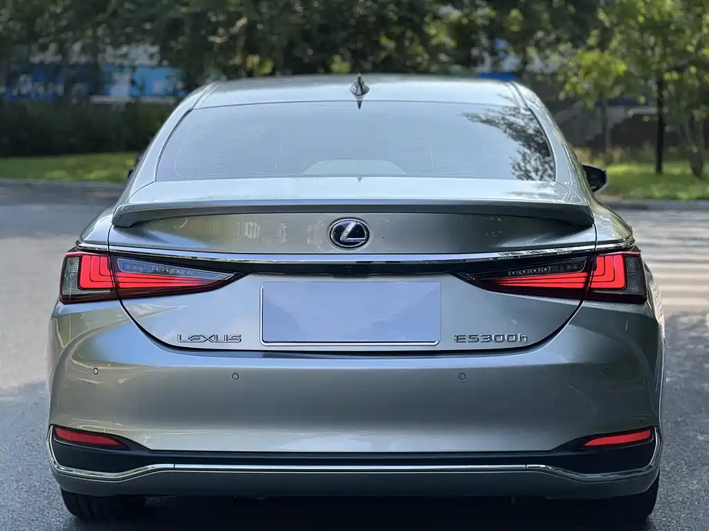 Lexus ES — миниатюра 16