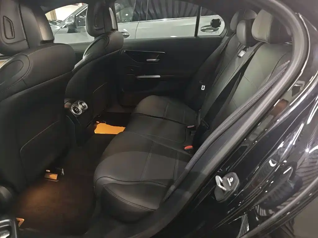 Mercedes-Benz C-Class — миниатюра 17