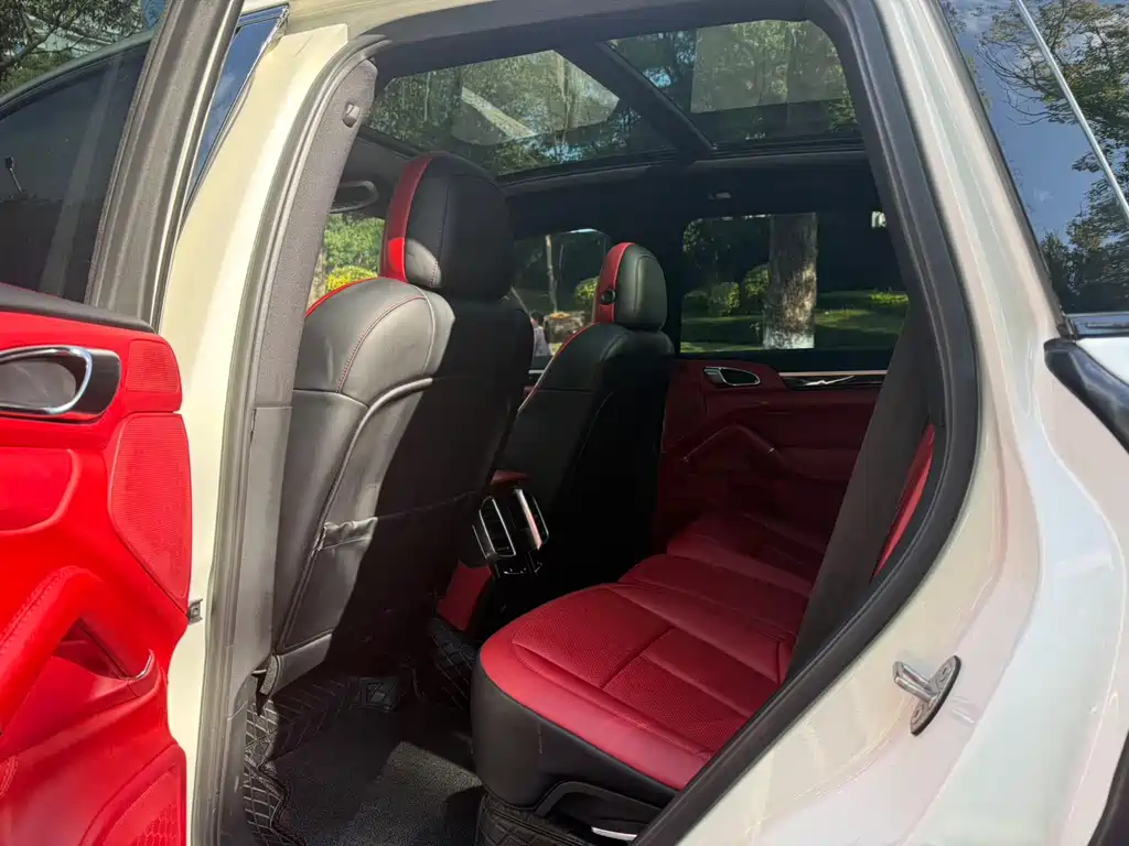 Porsche Cayenne — миниатюра 17
