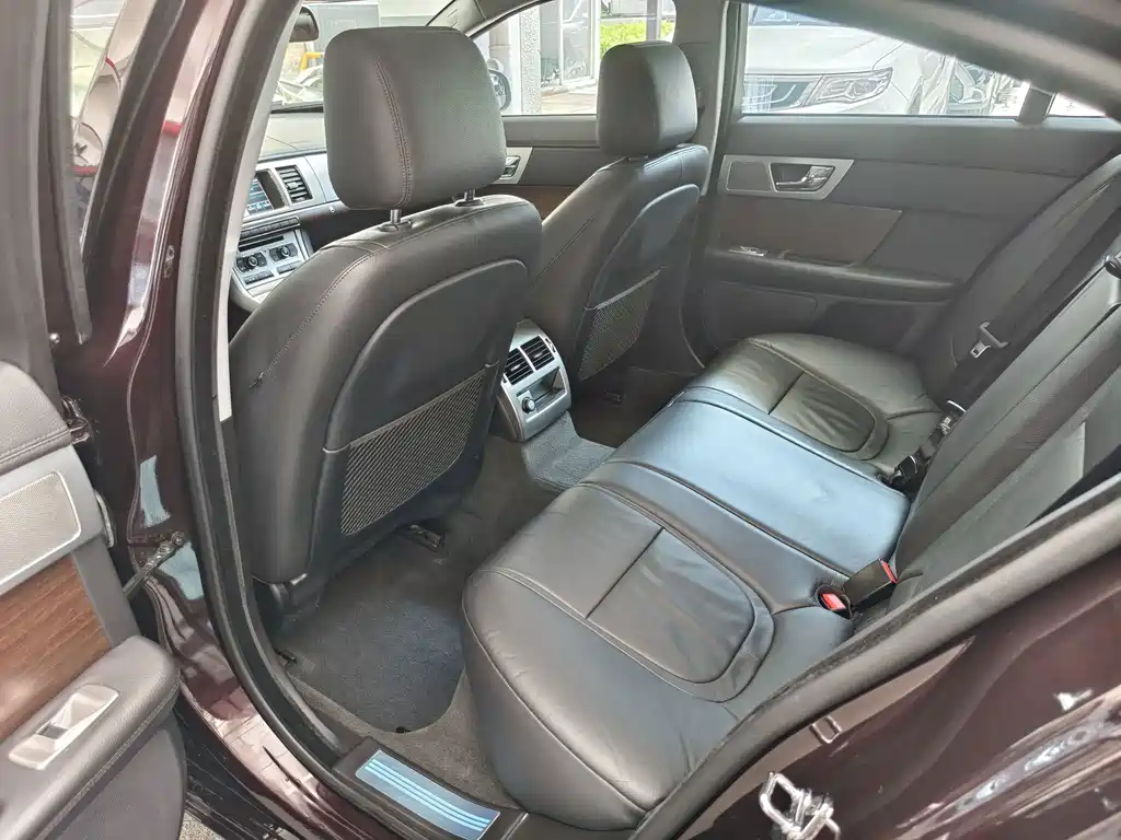 Jaguar XF — миниатюра 11