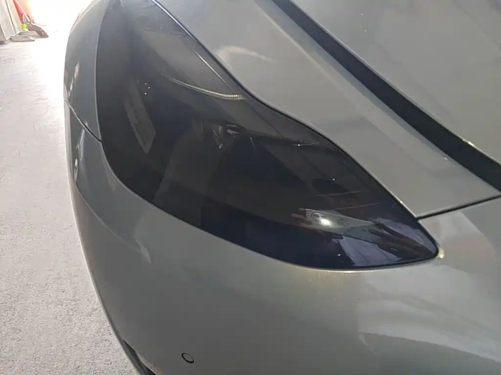 Tesla Model Y — миниатюра 11