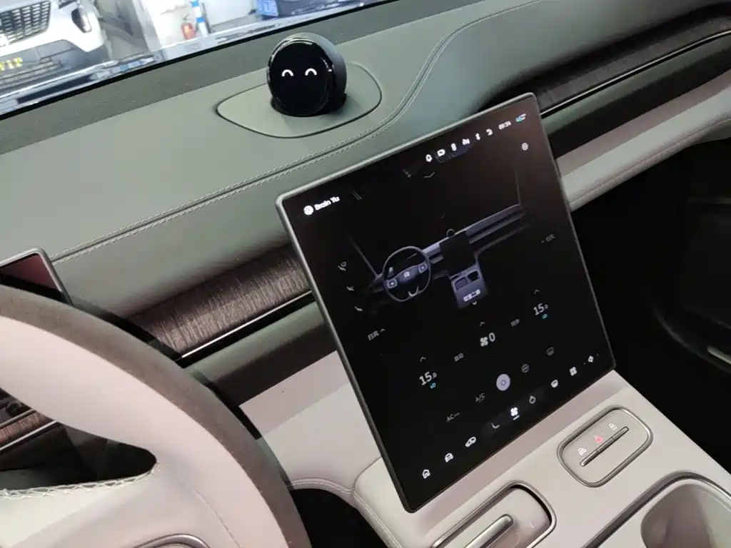 NIO ES6 — миниатюра 13