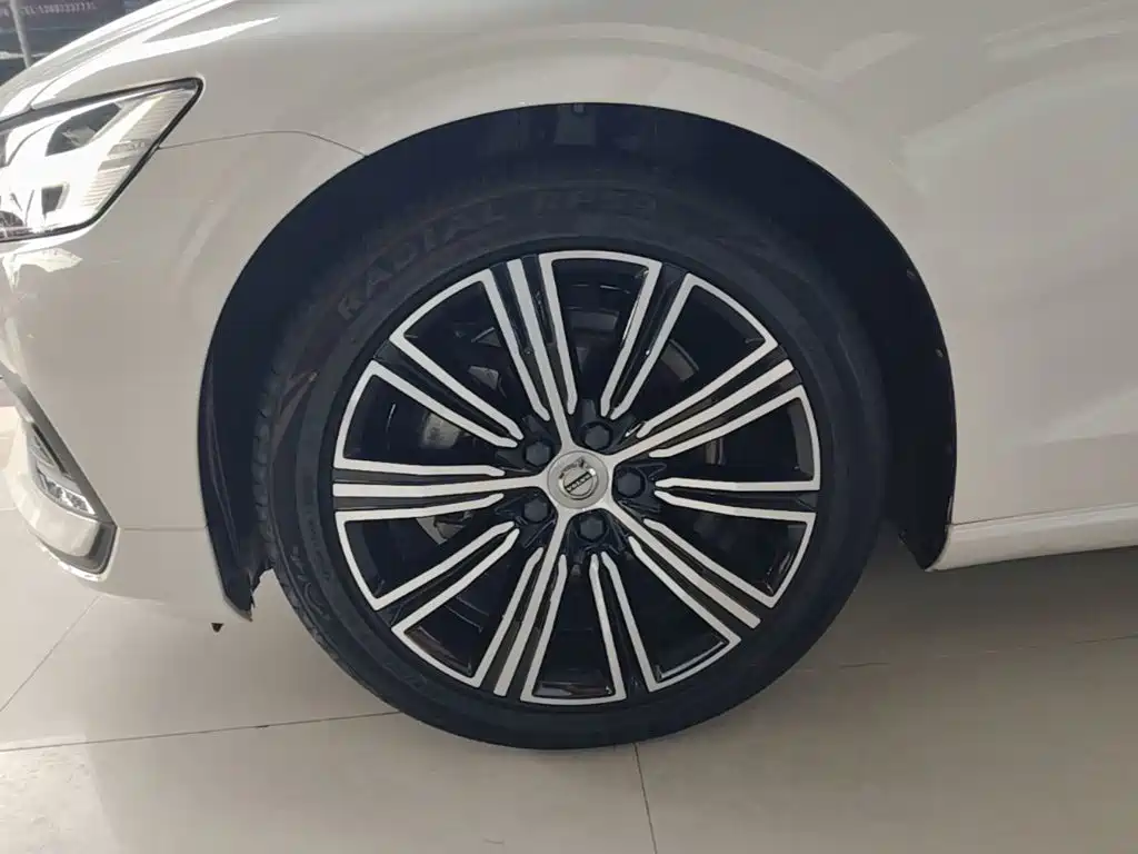 Volvo S60 — миниатюра 23