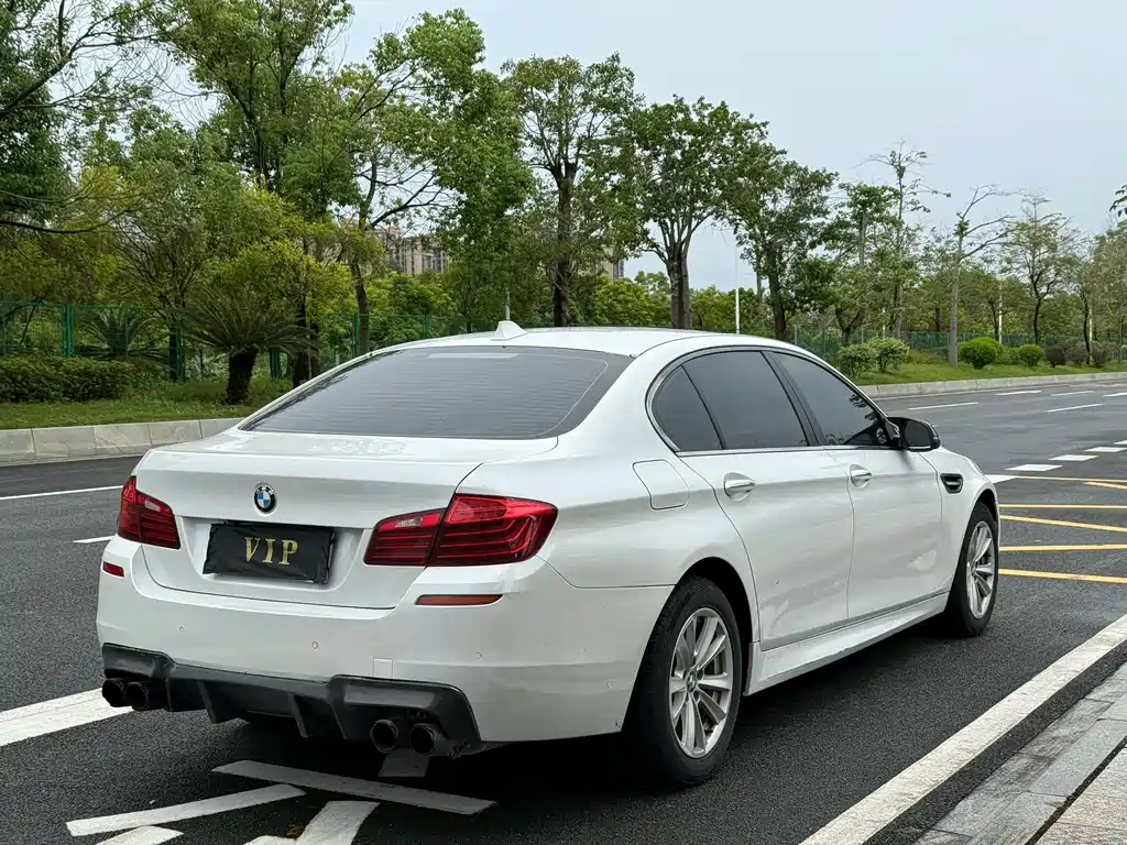 BMW 5 Series — миниатюра 9