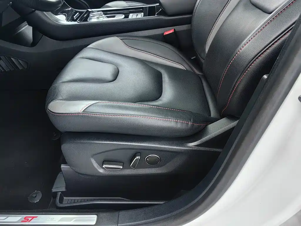 Ford Edge — миниатюра 20