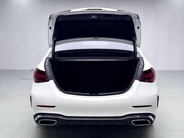Mercedes-Benz C-Class — миниатюра 15