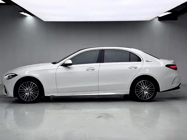 Mercedes-Benz C-Class — миниатюра 7
