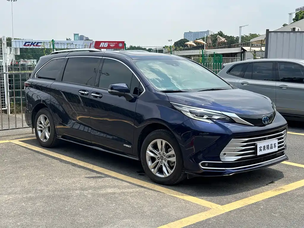 Toyota Sienna — миниатюра 3