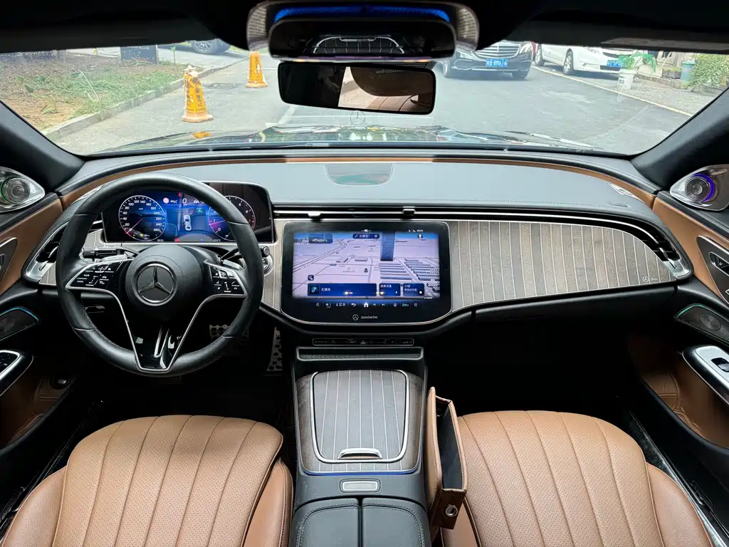 Mercedes-Benz E-Class — миниатюра 9