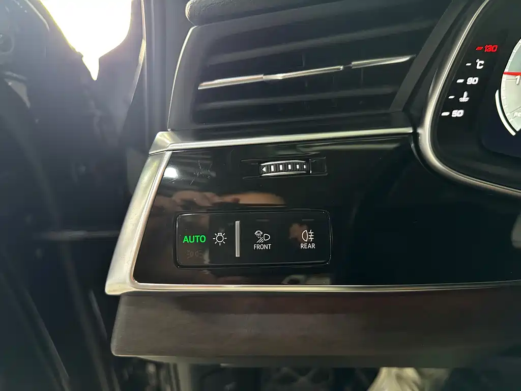 Audi Q7 — миниатюра 9