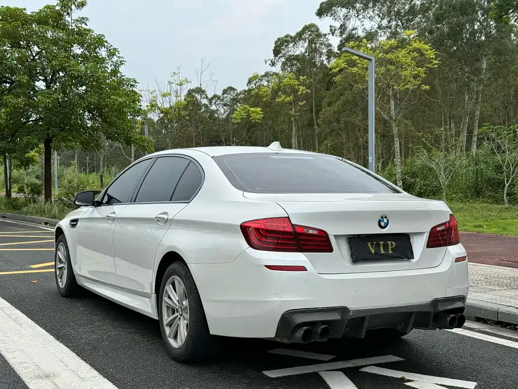 BMW 5 Series — миниатюра 7