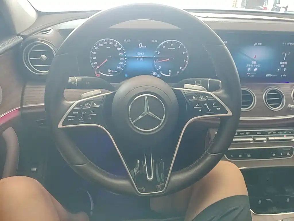Mercedes-Benz E-Class — миниатюра 11