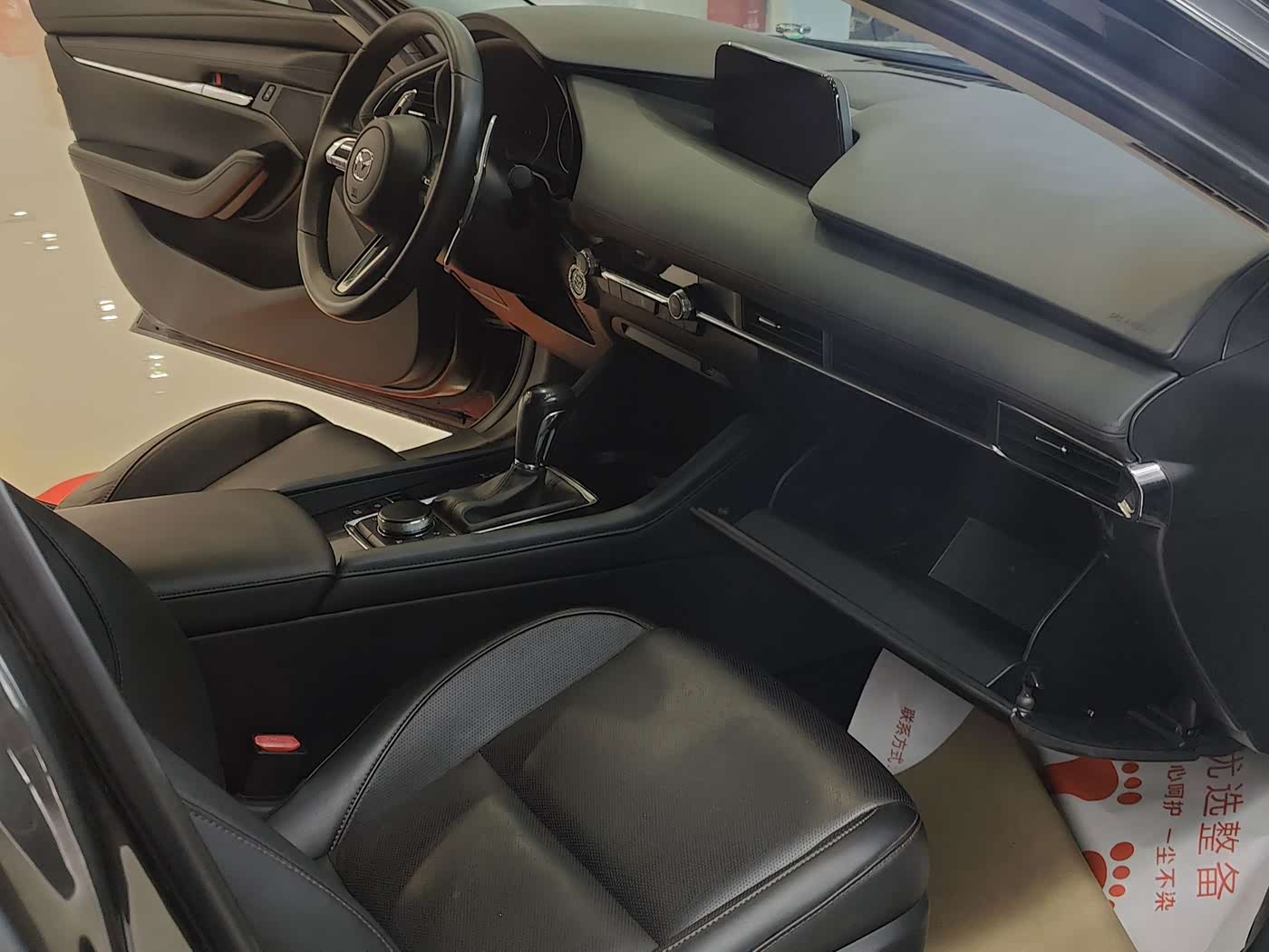 Mazda Mazda3 Axela 2.0 л 2022 г. Серебристо-серый, пробег 50000 км