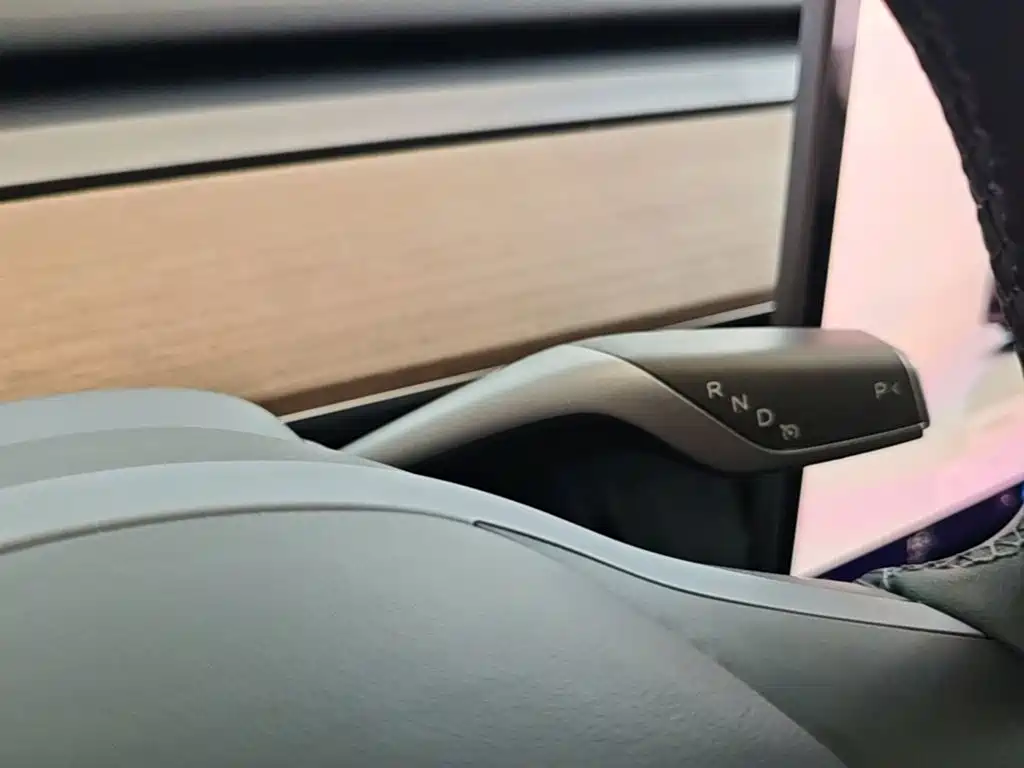 Tesla Model Y — миниатюра 14