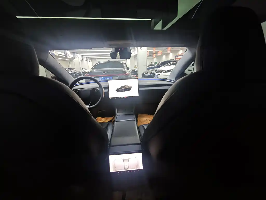 Tesla Model 3 — миниатюра 10