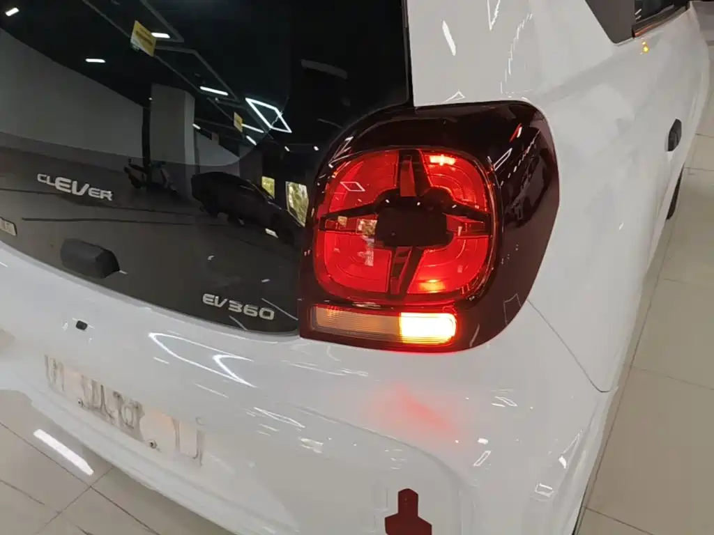 Roewe Clever — миниатюра 8