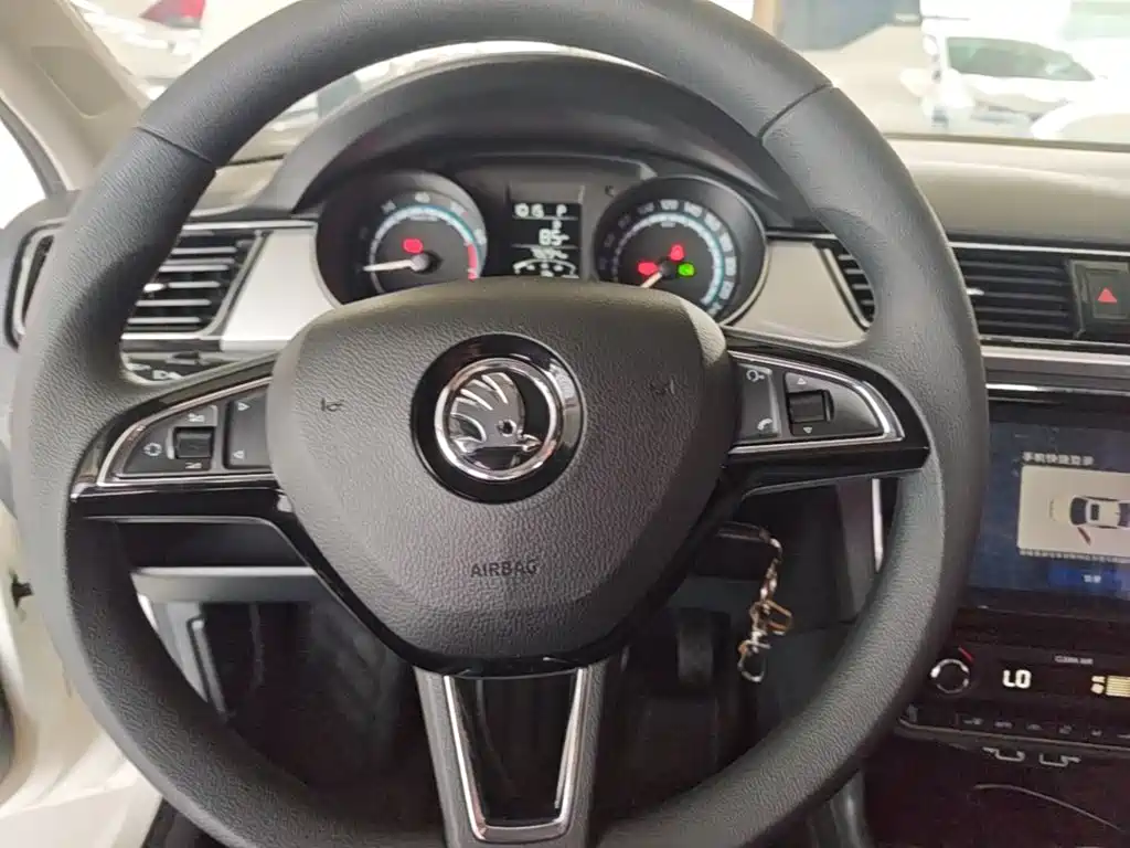 Skoda Rapid — миниатюра 11