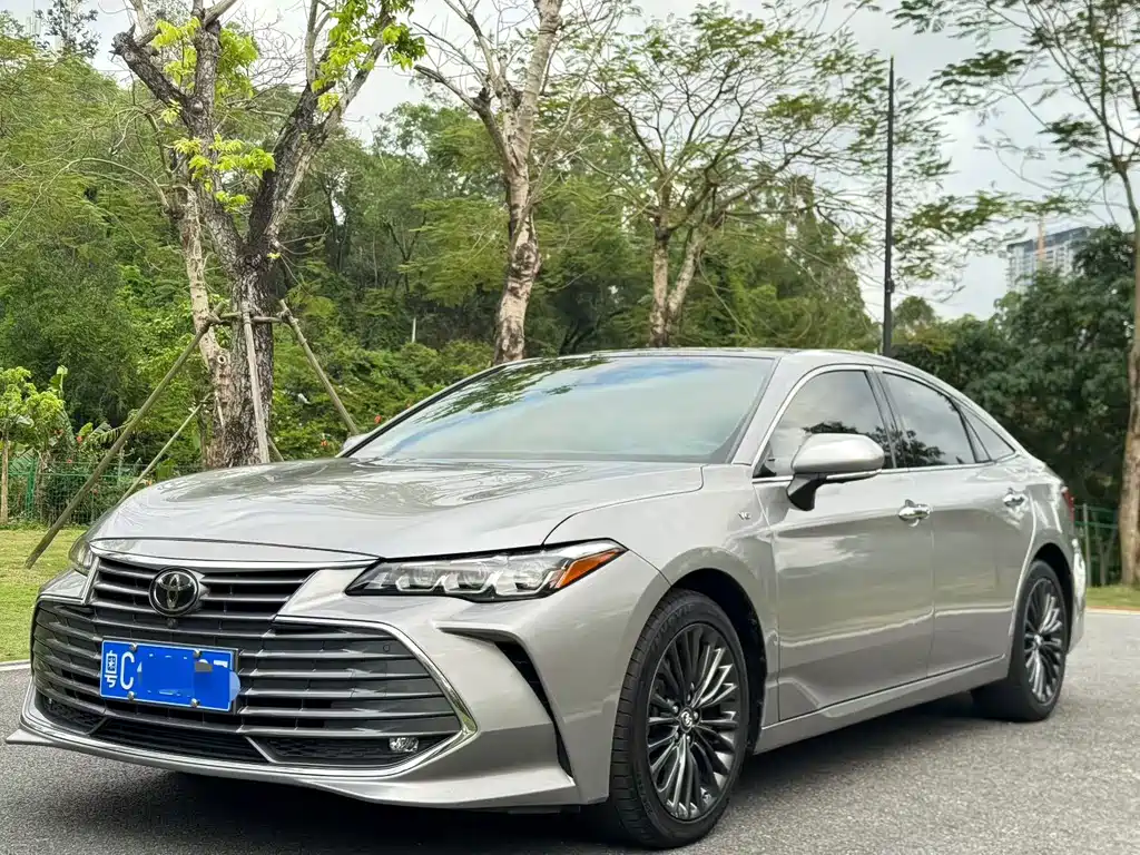 Купить Toyota Avalon
