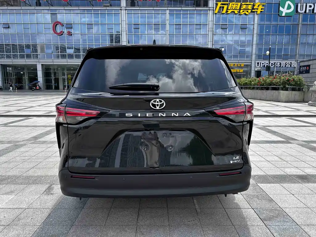 Toyota Sienna — миниатюра 6