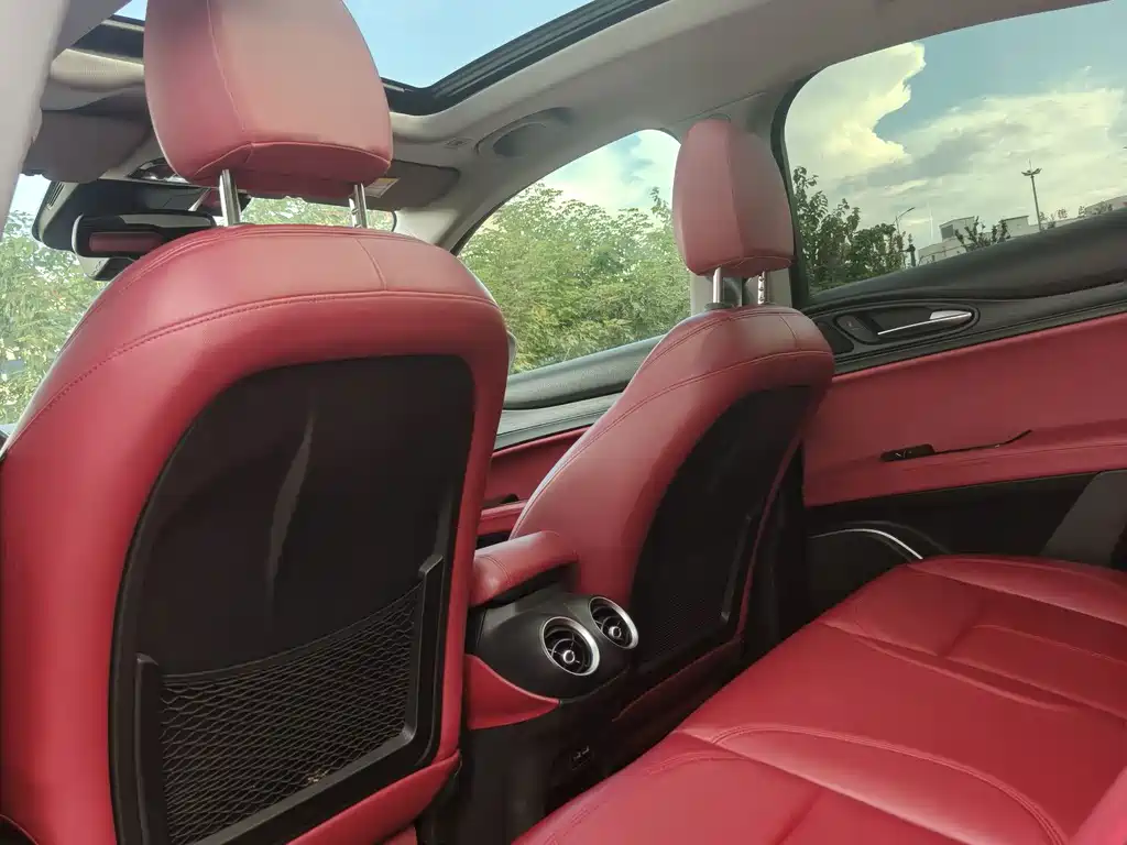 Alfa Romeo Stelvio — миниатюра 9