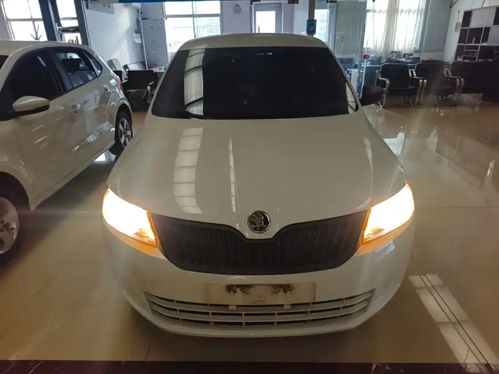 Skoda Rapid — миниатюра 3