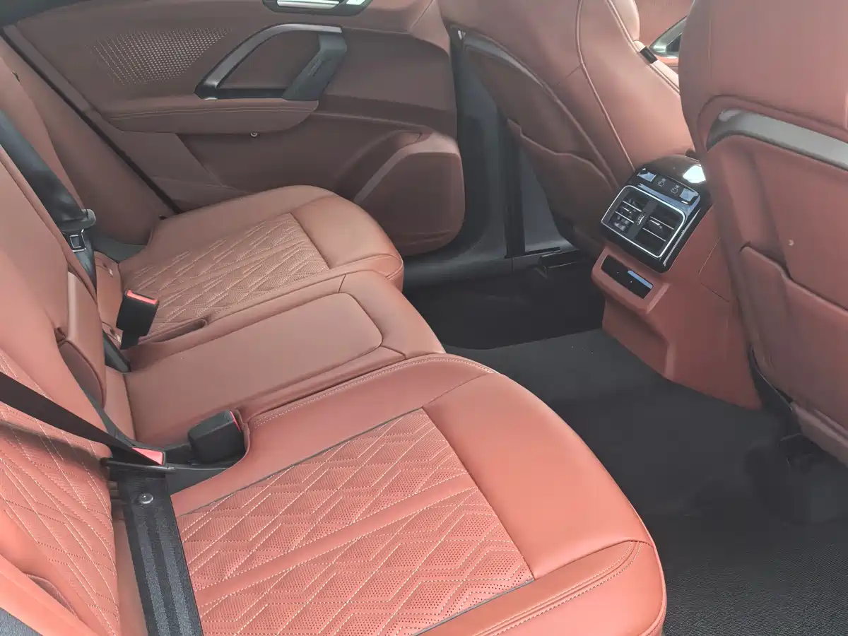 Audi Q5L 2026 Черный из Китая, фото 6