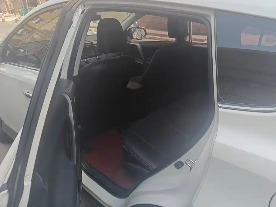 Toyota RAV4 — миниатюра 11