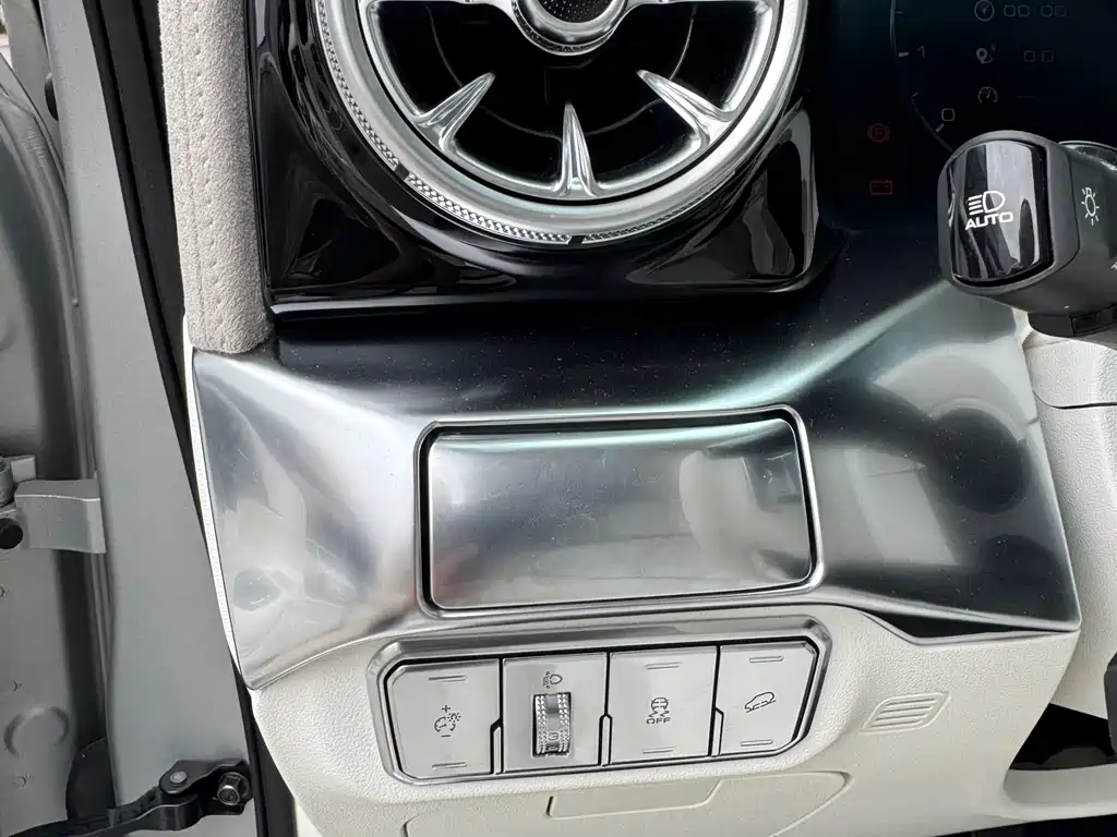 TANK CO CREATION TANK 300