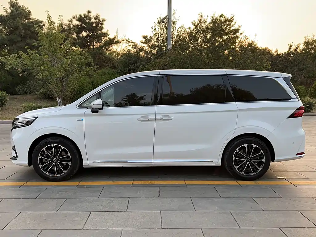 Roewe iMAX8 — миниатюра 8