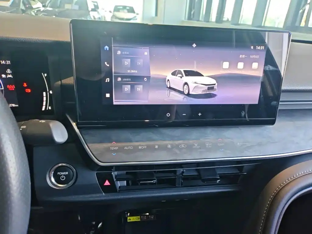 Toyota Camry — миниатюра 9