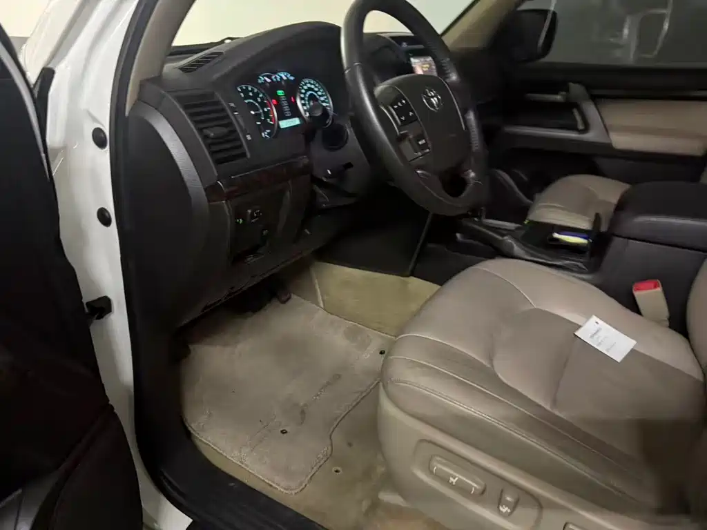 Toyota Land Cruiser 2010 4.0L AT VX