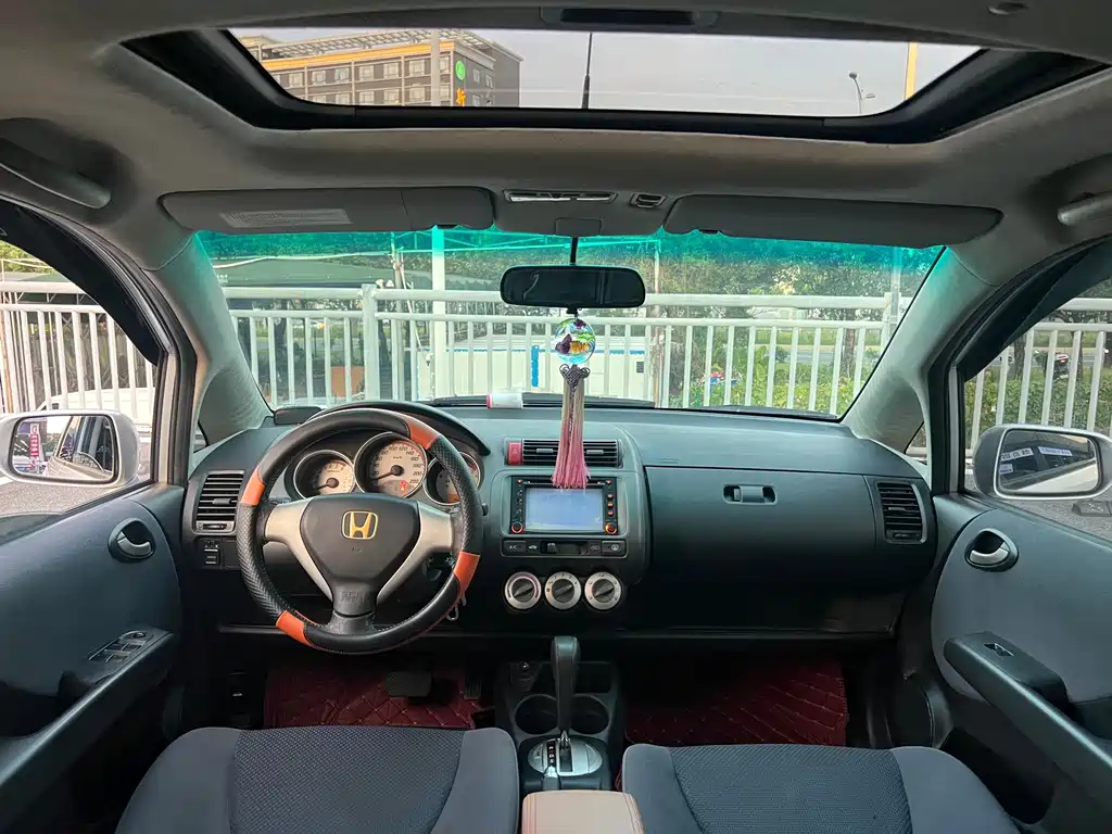 Honda Fit — миниатюра 8