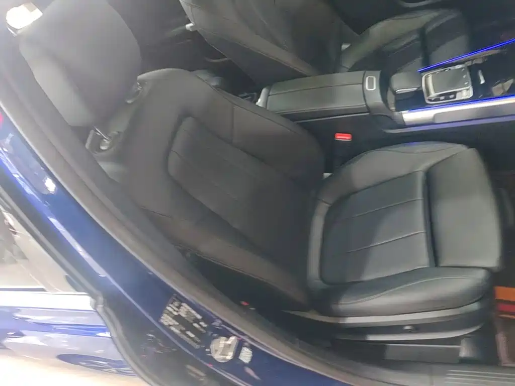 Mercedes-Benz GLB — миниатюра 25