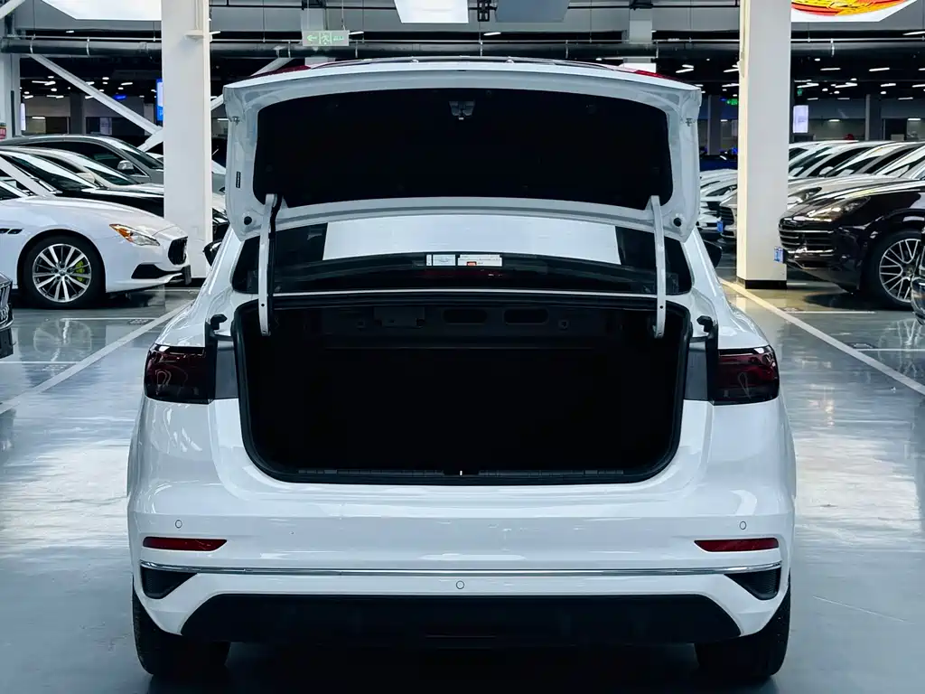 Geely Emgrand — миниатюра 8