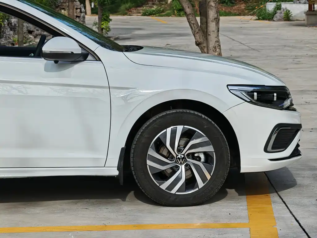Volkswagen Bora 2025 200TSI DSG