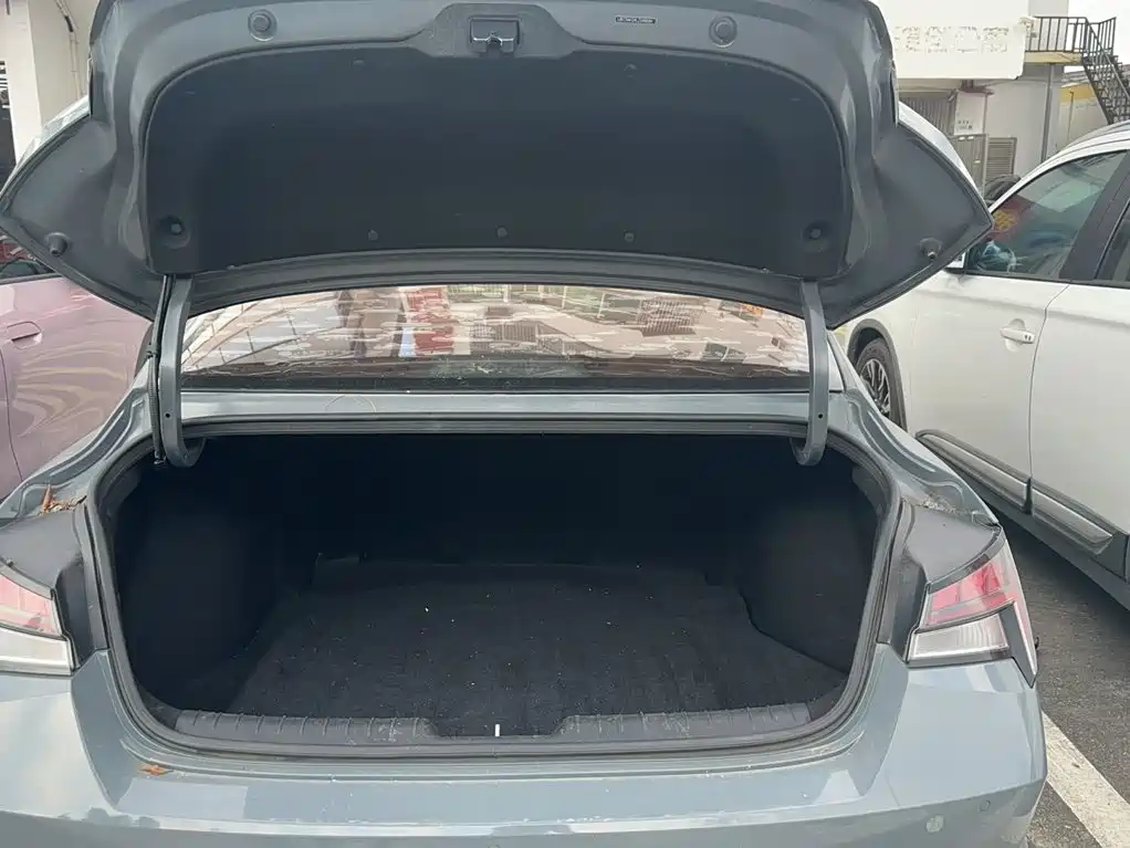Hyundai Elantra — миниатюра 16