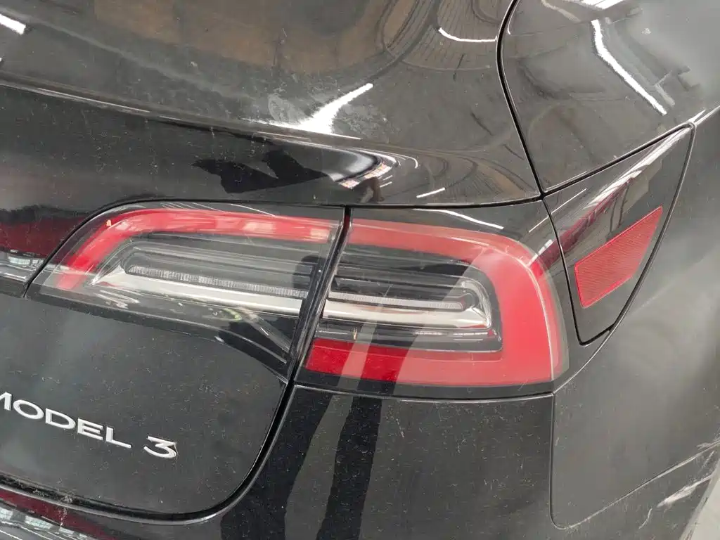 Tesla Model 3 — миниатюра 16