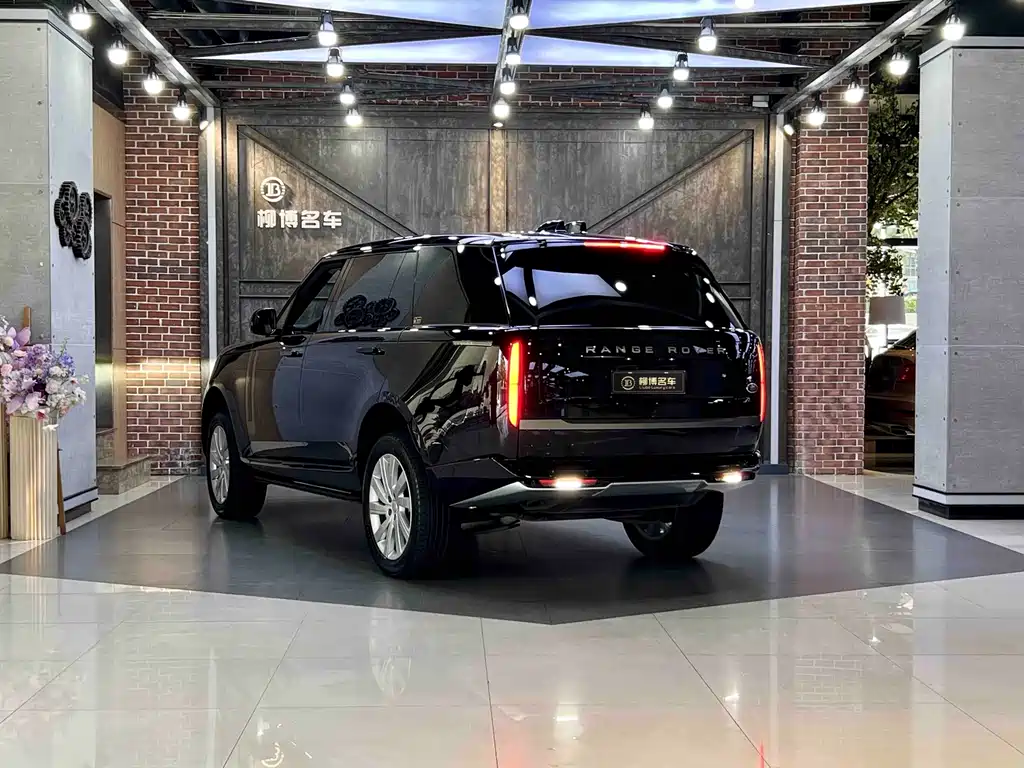 Land Rover Range Rover 2023 3.0 L6 400PS мест Long Wheelbase
